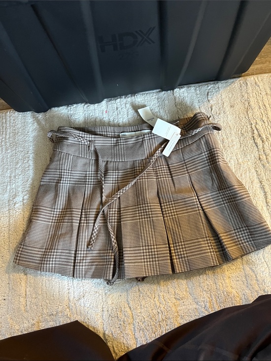 Hollister Dresses & Skirts - Hollister Brown Plaid Pleated Mini Skirt with Belt Detail